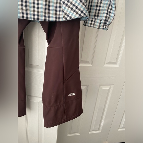 2 piece North Face Ski/Snowboard suit - Picture 7 of 9